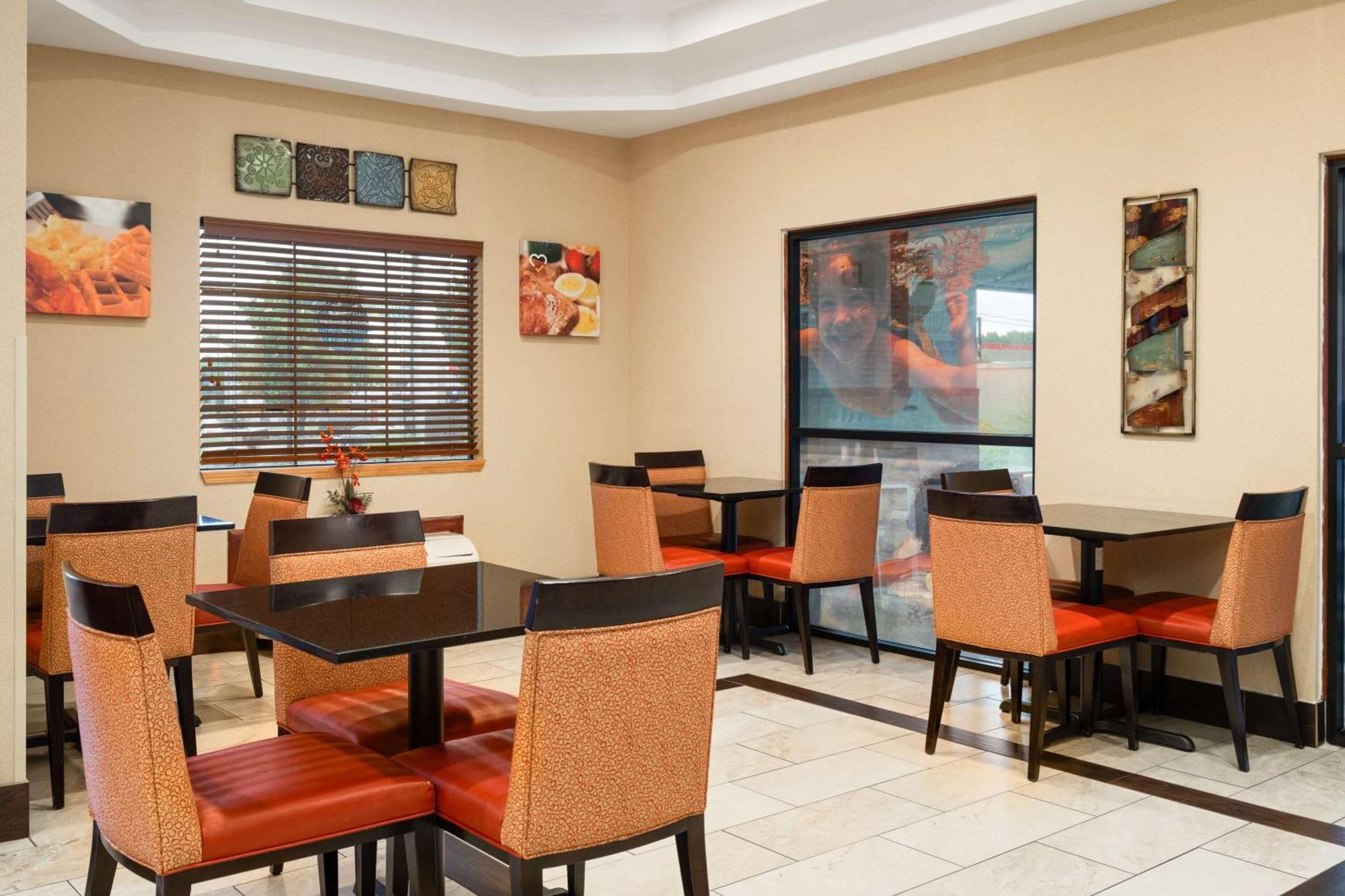 Ramada By Wyndham Locust Grove Hotel Exterior foto