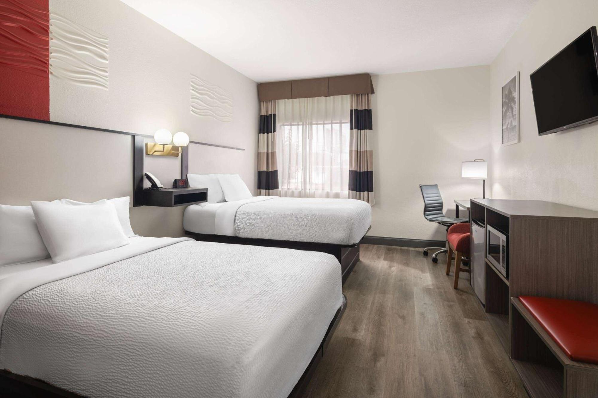 Ramada By Wyndham Locust Grove Hotel Exterior foto