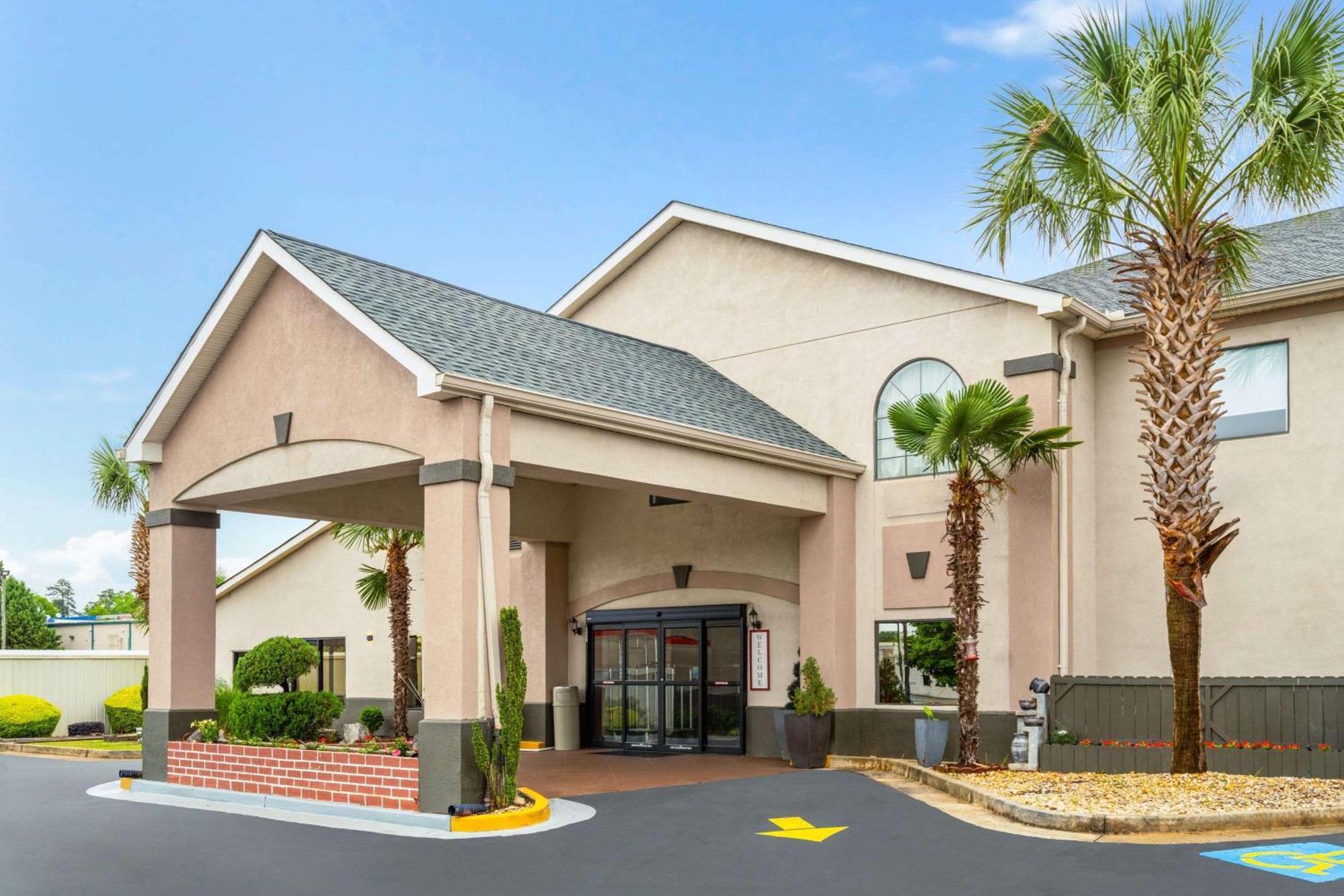 Ramada By Wyndham Locust Grove Hotel Exterior foto